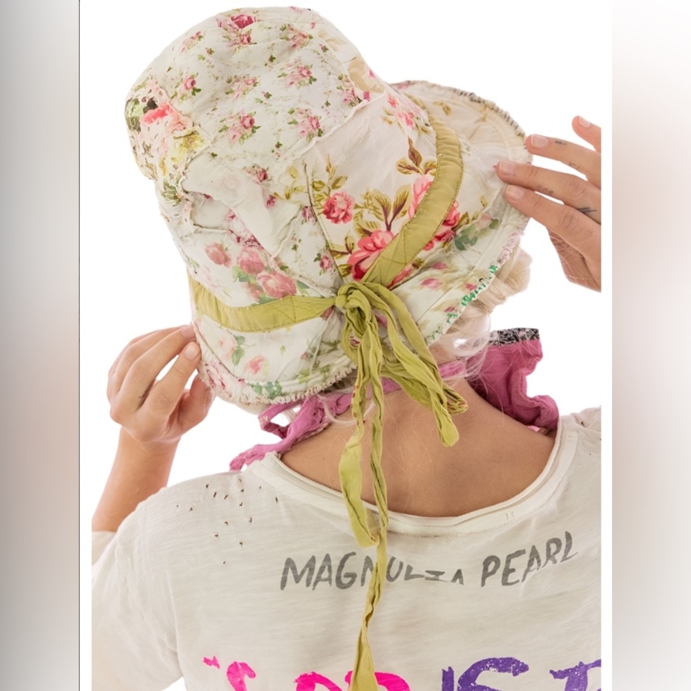 Magnolia Pearl Floral Mia Bonnet Hat NWOT🌼
❤️RARE FIND❤️